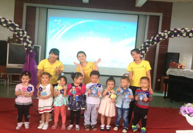 “閱讀經(jīng)典，滋潤童年” 小班級組幼兒故事比賽