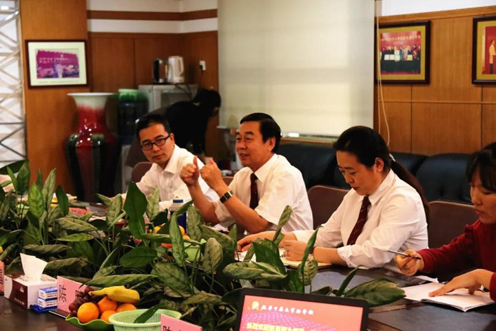 陜西師大領(lǐng)導(dǎo)來?？赐谖倚嵙暤膶W(xué)生