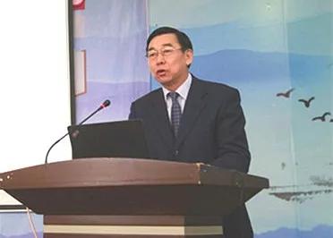 卜祥林校長為干部、教師進行課堂教學(xué)全員培訓(xùn)