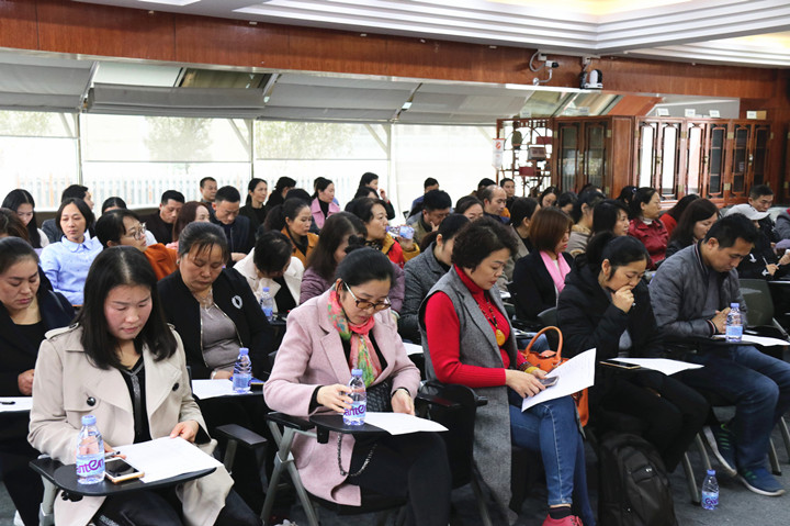  干部學(xué)期述職，陽光民主測評——學(xué)校期末干部民主測評工作扎實開展