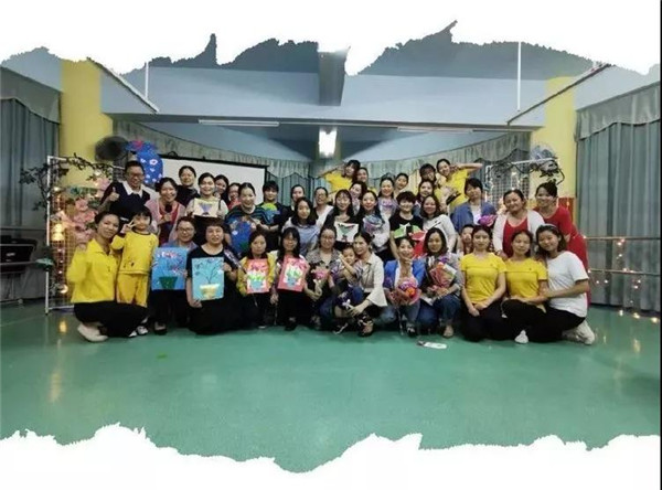 《感恩相伴?攜手同行》碧水龍庭幼兒園2019家委會暨母親節(jié)慶?；顒? title=