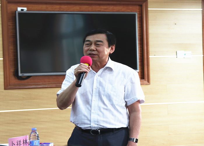 專家引領(lǐng)，以研促教，促進學(xué)校優(yōu)質(zhì)發(fā)展——我校區(qū)級三項課題開題暨一項課題結(jié)題報告會如期舉行