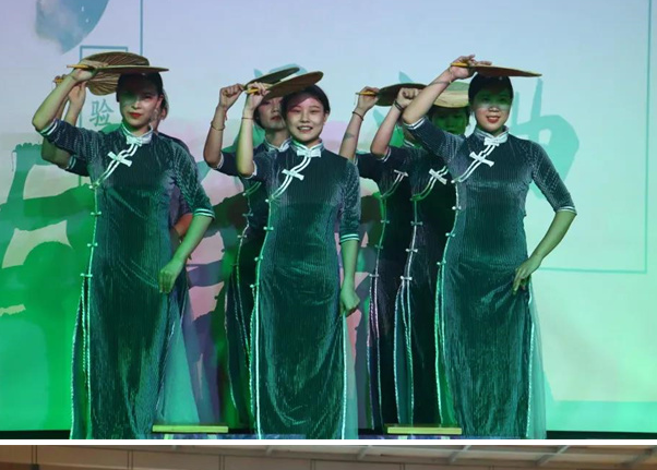 喜迎月圓中秋，共賀建黨百年